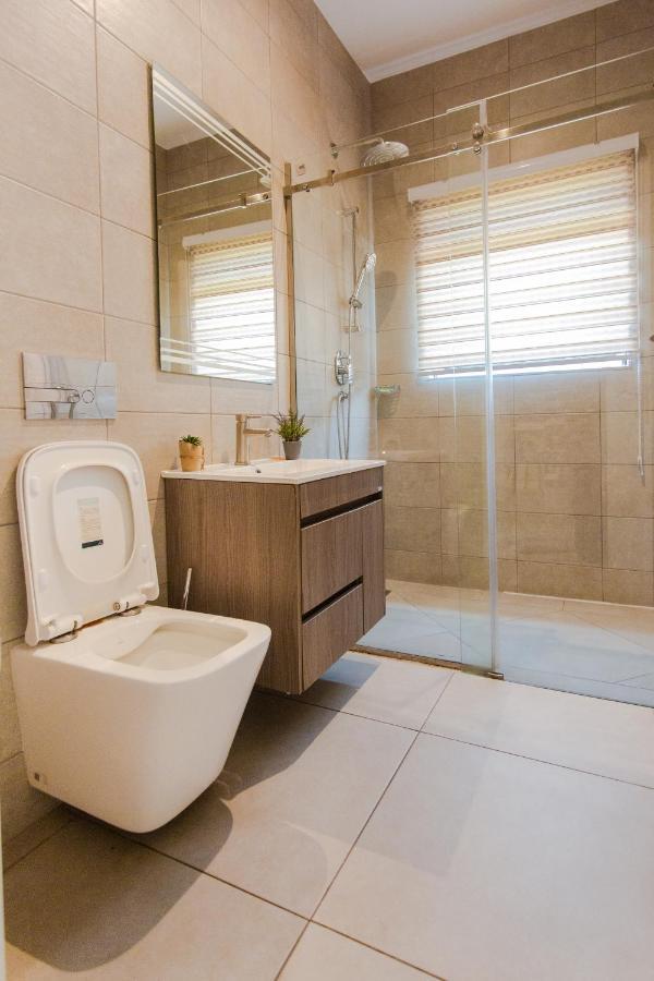 Accra Luxury Apartments @ Pine Court Bagian luar foto